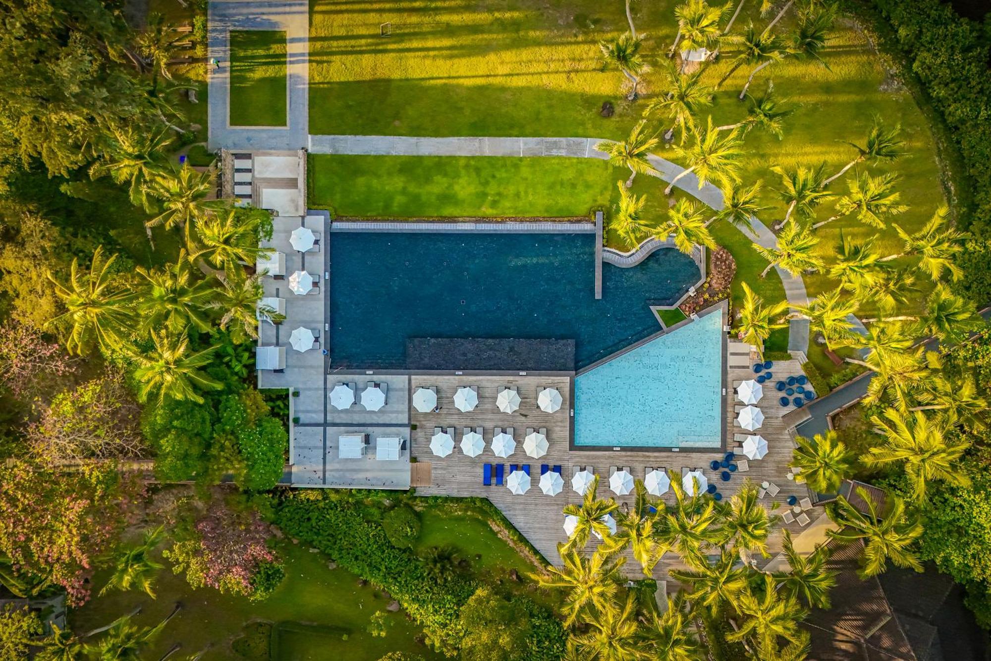 Dusit Thani Krabi Beach Resort - Sha Extra Plus كلونغ موانغ بيتش المظهر الخارجي الصورة Aerial view of the resort