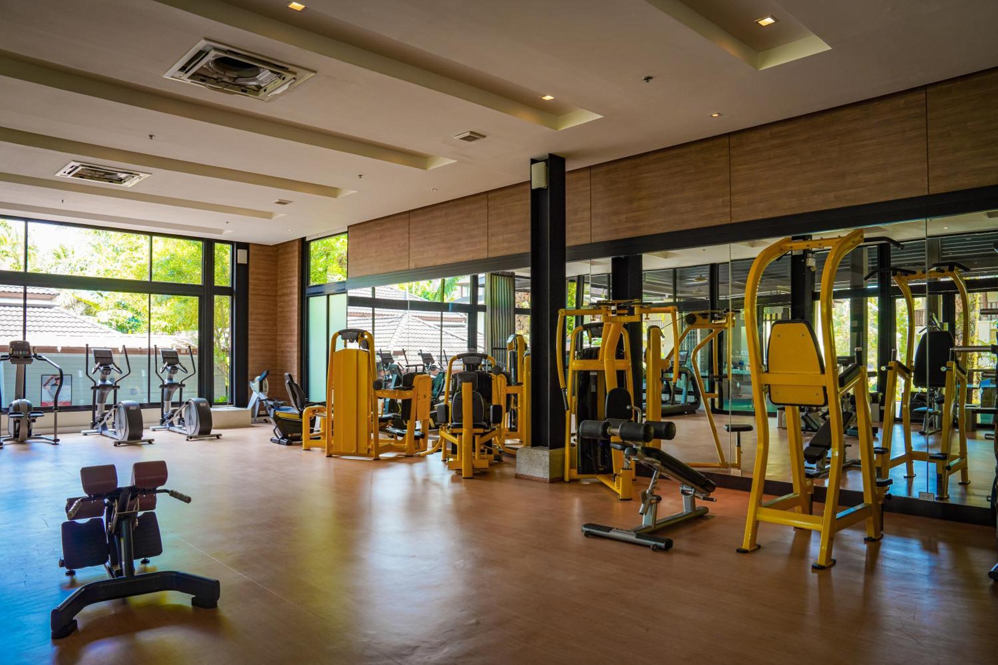 Dusit Thani Krabi Beach Resort - Sha Extra Plus كلونغ موانغ بيتش المظهر الخارجي الصورة The gym at the hotel