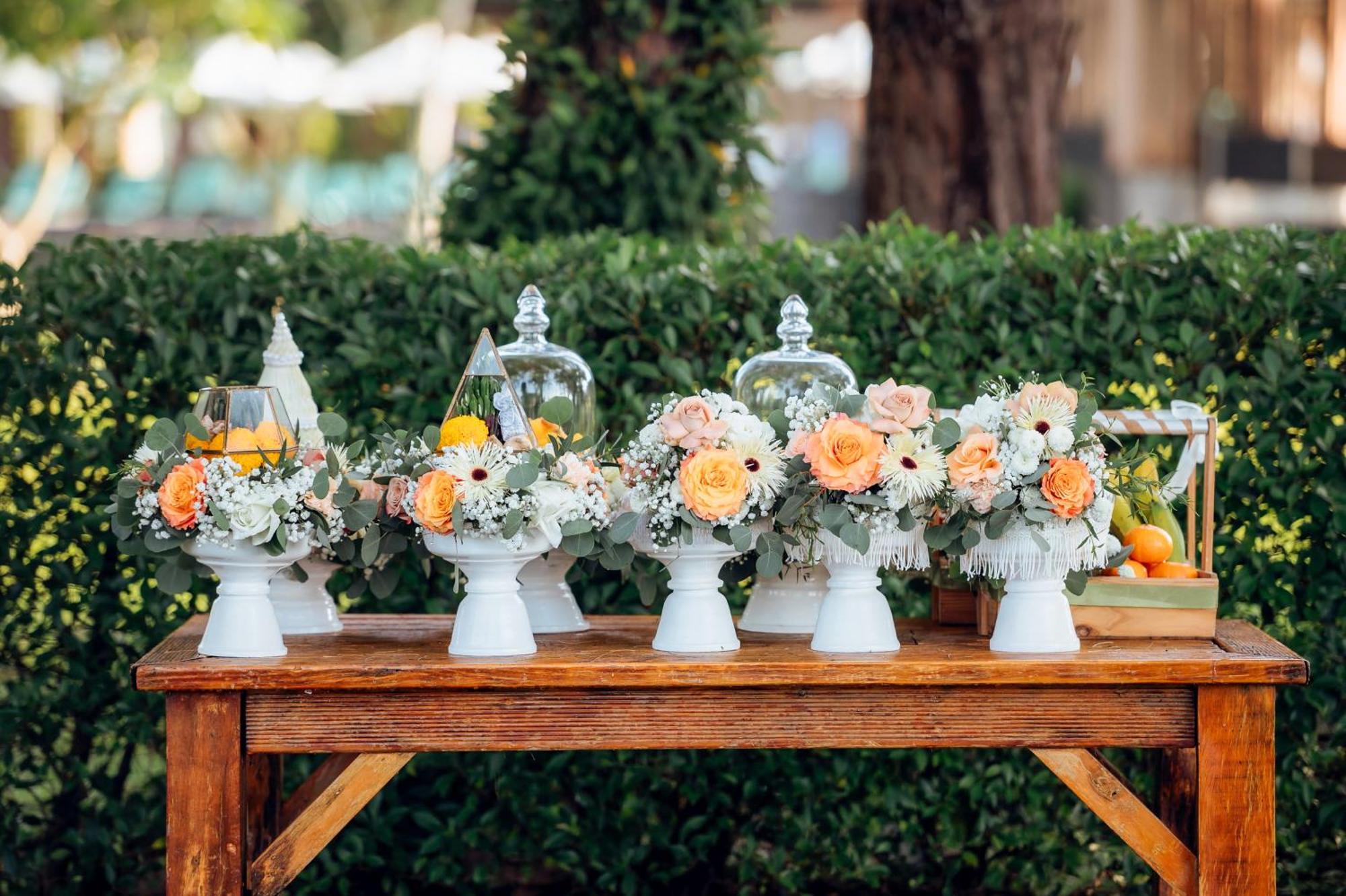 Dusit Thani Krabi Beach Resort - Sha Extra Plus كلونغ موانغ بيتش المظهر الخارجي الصورة A set of 5 white milk glass vases